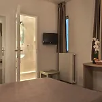 Louisa Paris