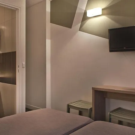 Louisa Otel Paris